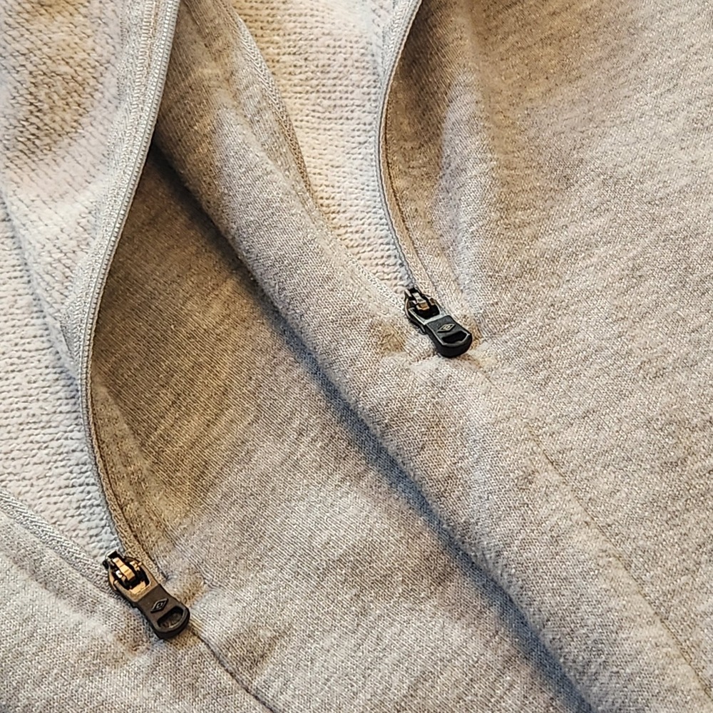 Like New Umbro Jogger Sweatpants Mens Medium Gray Blokecore Athletic Fleece Logo - Picture 11 of 12